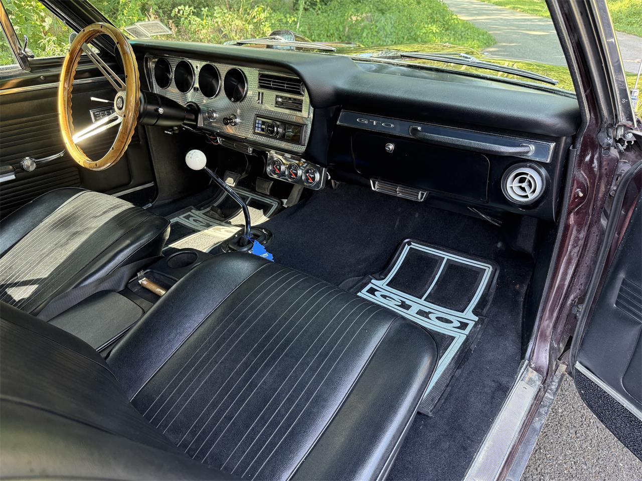 Pontiac-Gto-1967-Dark-cherry-Black-12