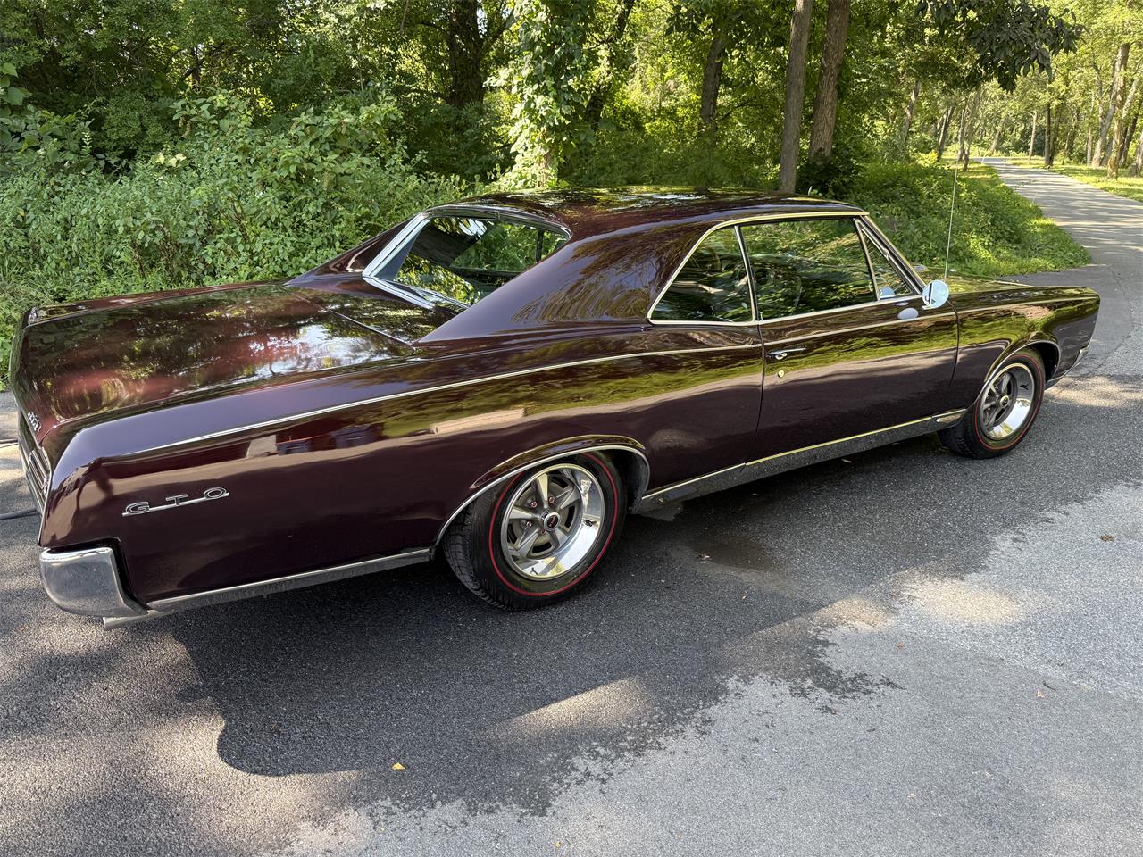 Pontiac-Gto-1967-Dark-cherry-Black-2