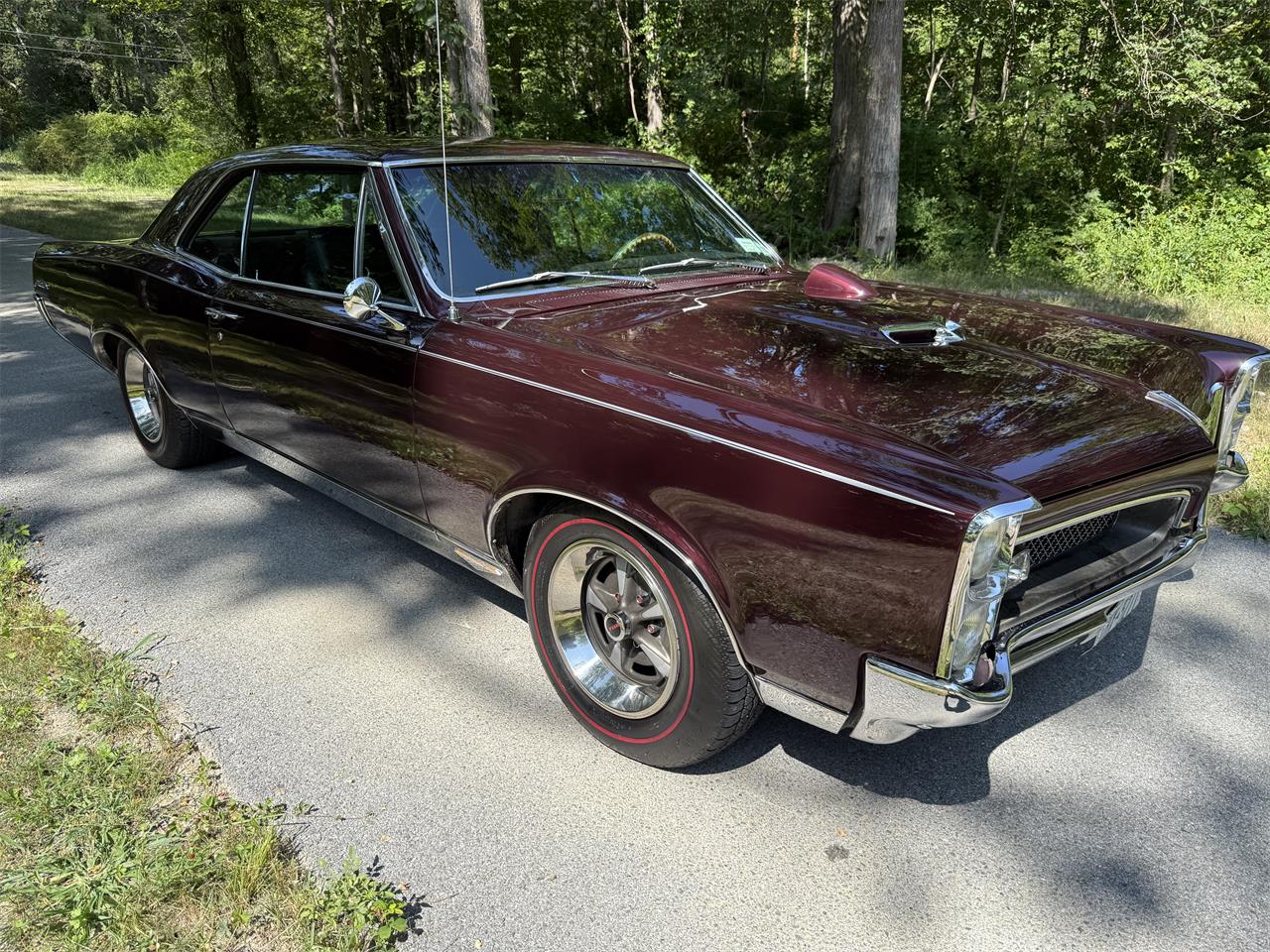 Pontiac-Gto-1967-Dark-cherry-Black