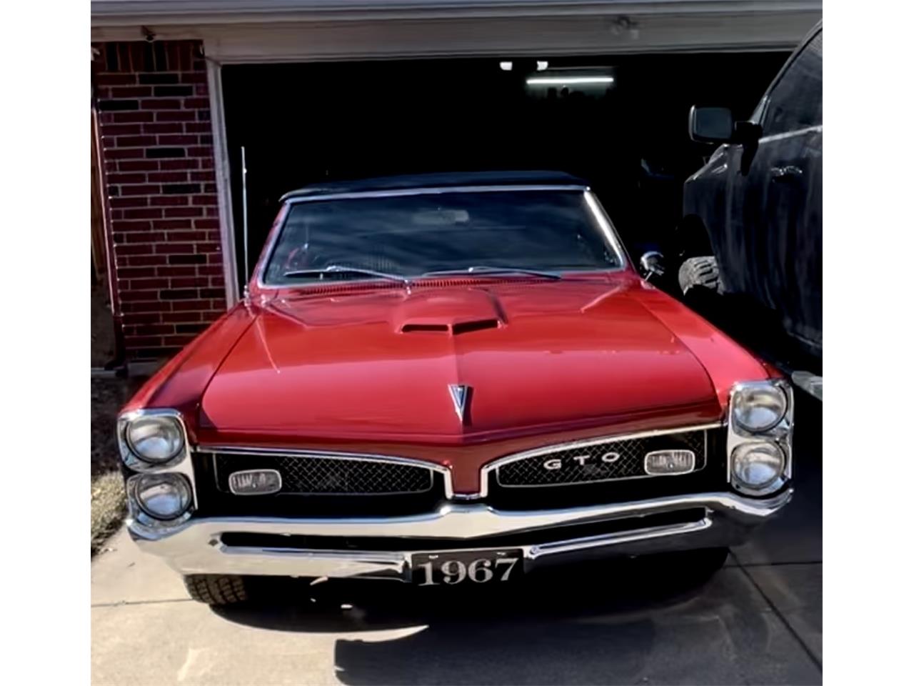 Pontiac-Gto-1967-Regimental-Red-Black-11