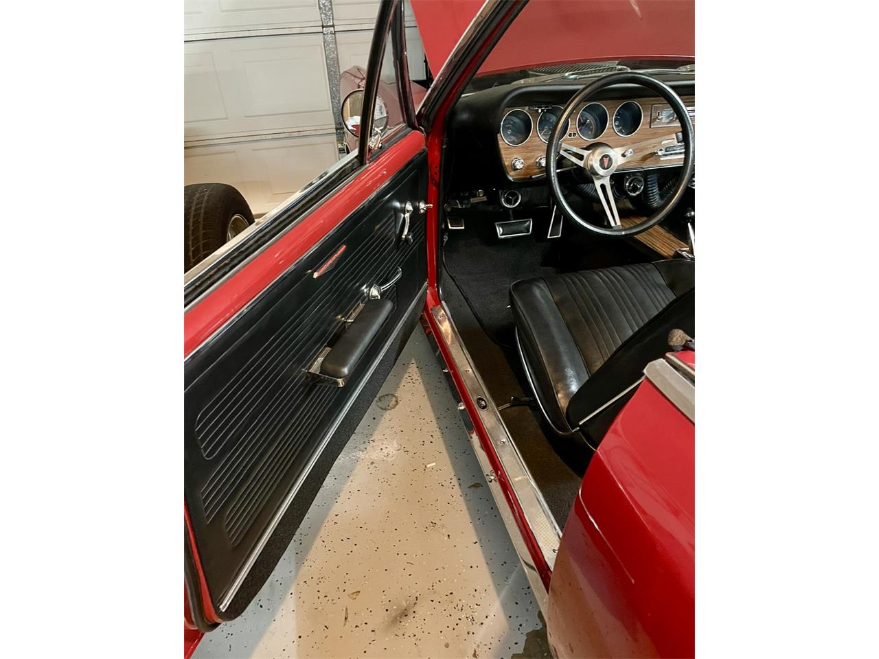 Pontiac-Gto-1967-Regimental-Red-Black-13