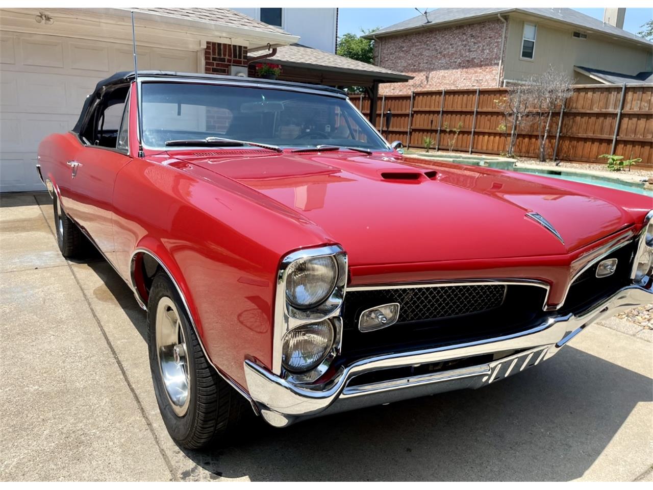 Pontiac-Gto-1967-Regimental-Red-Black-19