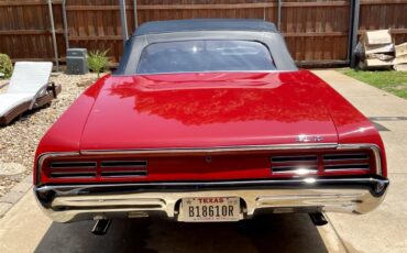 Pontiac-Gto-1967-Regimental-Red-Black-2