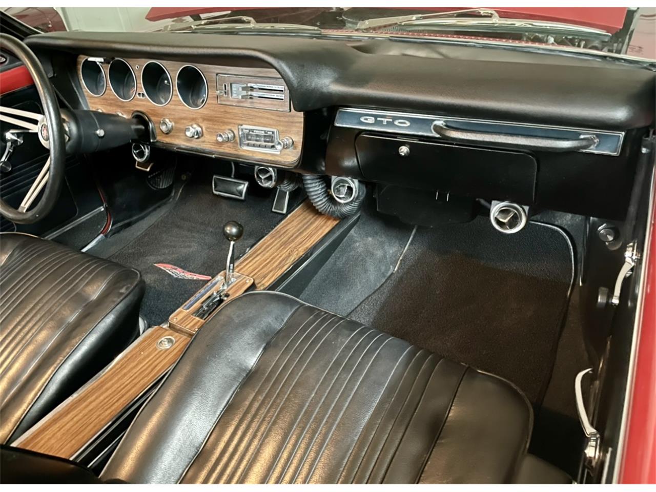 Pontiac-Gto-1967-Regimental-Red-Black-29