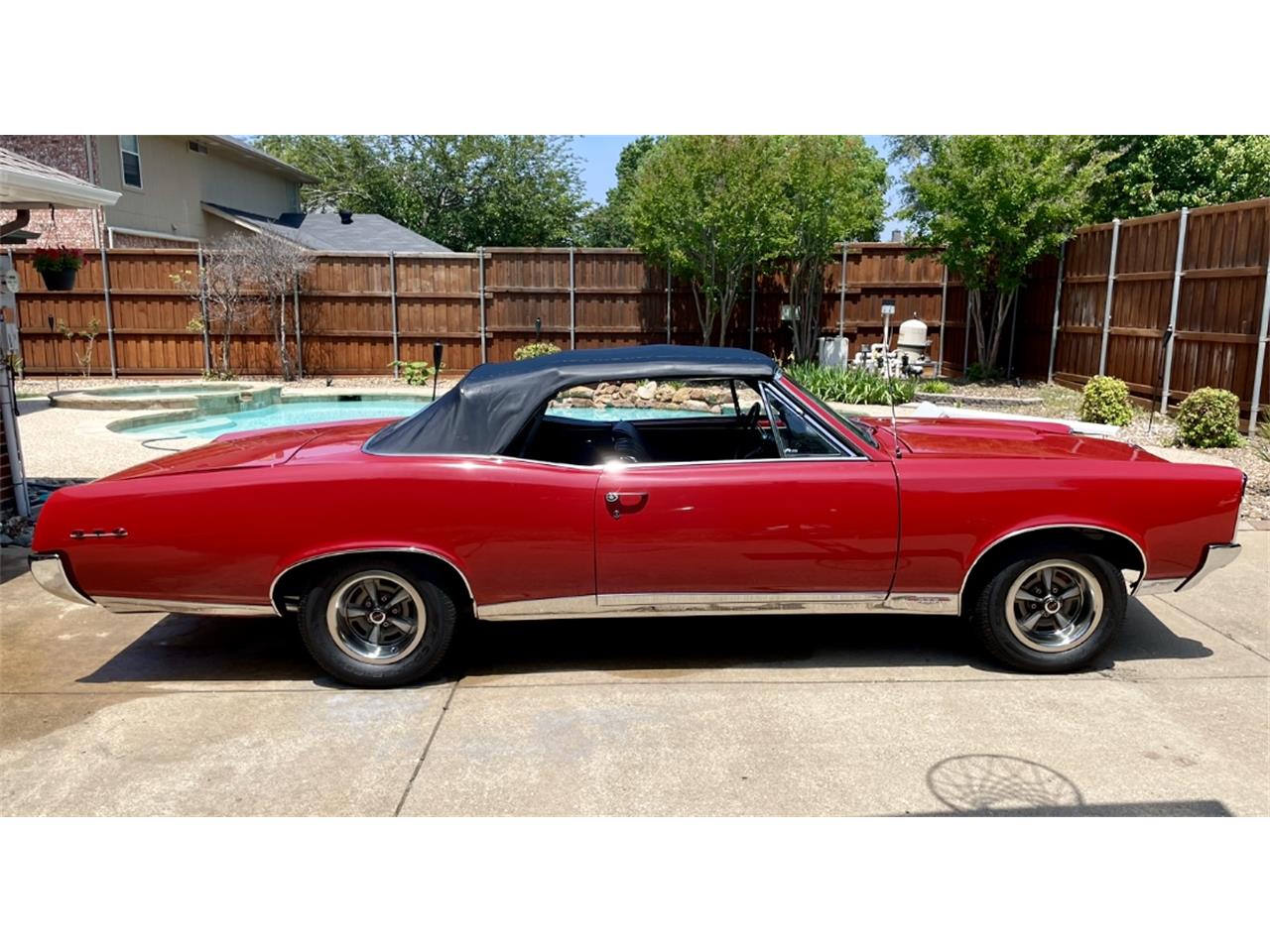 Pontiac-Gto-1967-Regimental-Red-Black-3