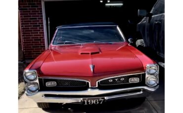 Pontiac-Gto-1967-Regimental-Red-Black-4