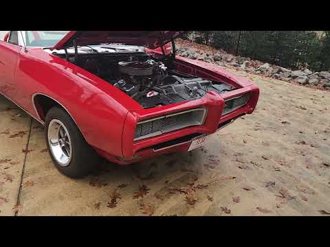 Pontiac-Gto-1968-Red-with-white-top-White-and-black-1