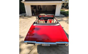 Pontiac-Gto-1968-Red-with-white-top-White-and-black-10