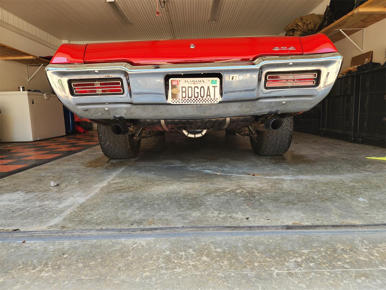 Pontiac-Gto-1968-Red-with-white-top-White-and-black-18
