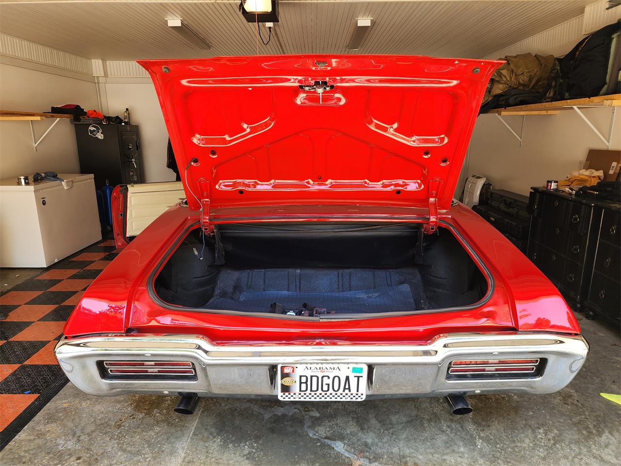 Pontiac-Gto-1968-Red-with-white-top-White-and-black-19