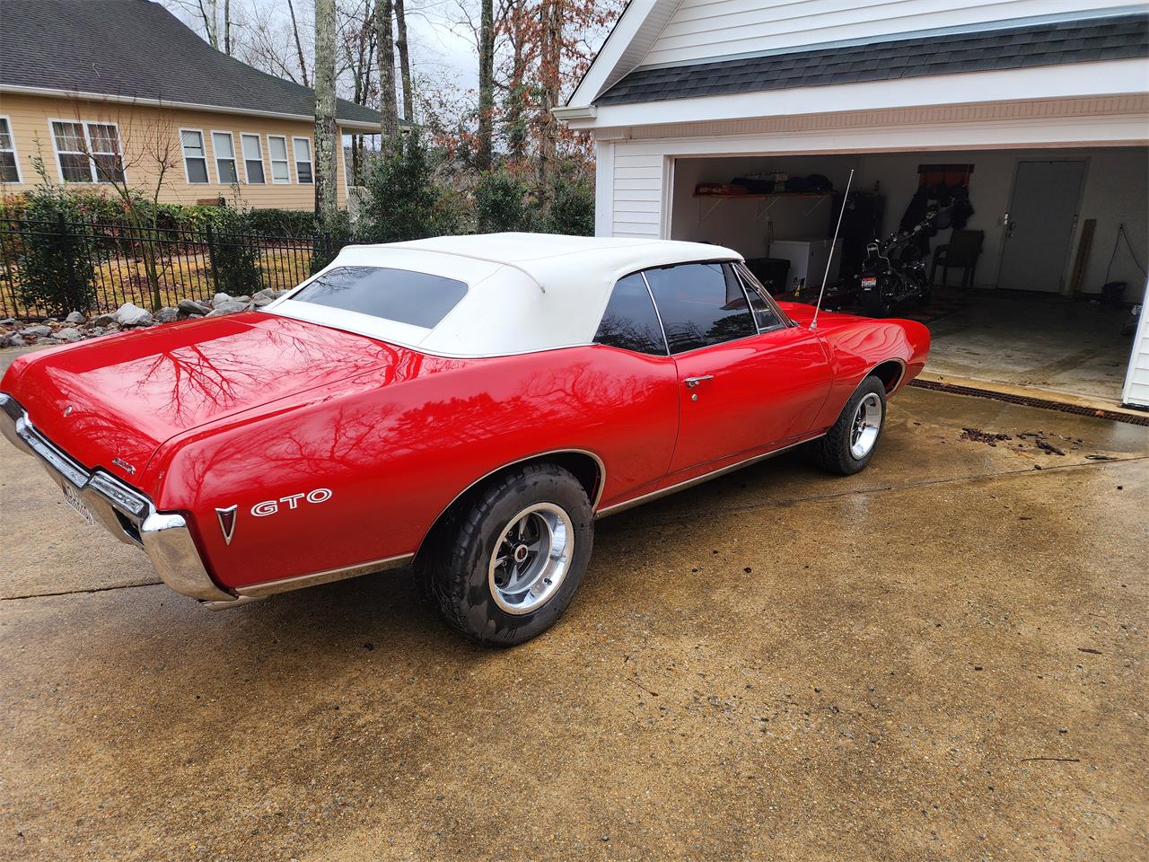 Pontiac-Gto-1968-Red-with-white-top-White-and-black-20