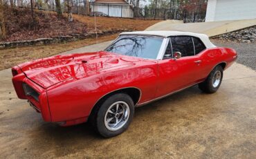 Pontiac-Gto-1968-Red-with-white-top-White-and-black-9