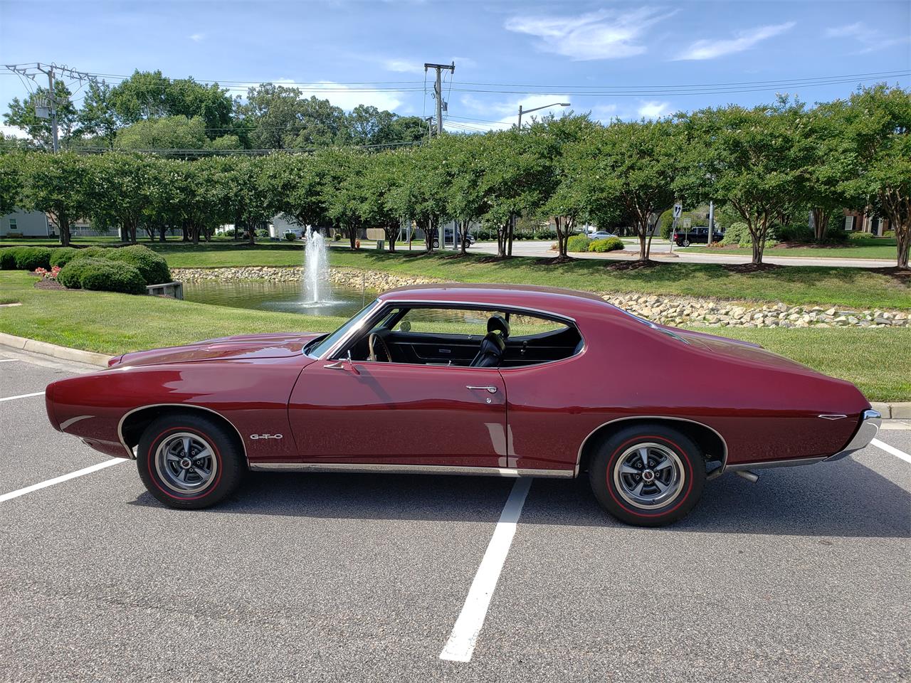 Pontiac-Gto-1969-Burgundy-red-Black-9