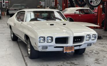 Pontiac-Gto-1970-Polar-White-Red-2