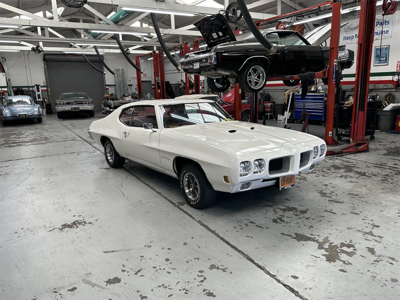 Pontiac-Gto-1970-Polar-White-Red-27