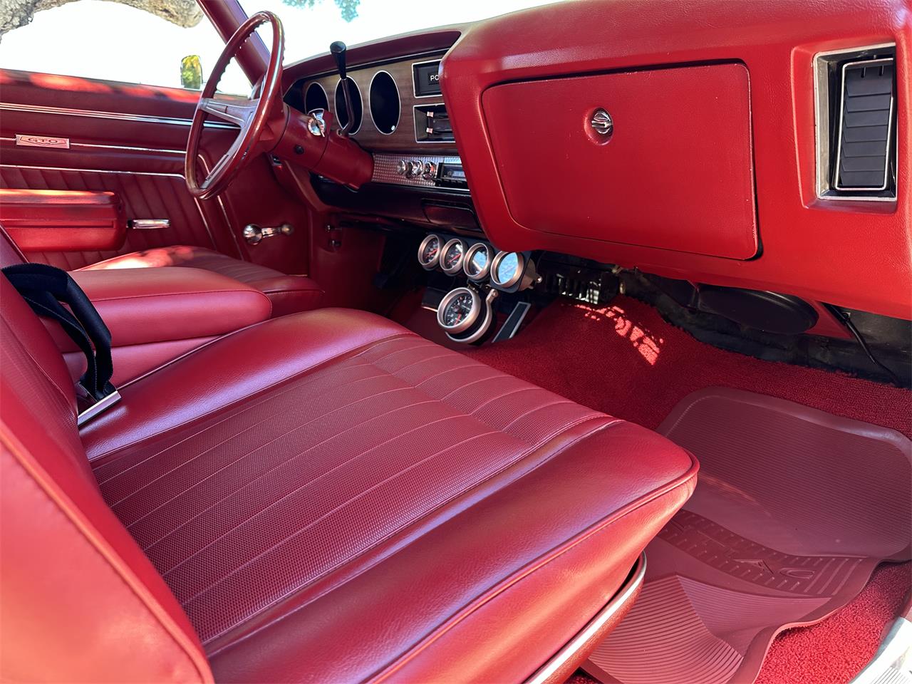 Pontiac-Gto-1970-Polar-White-Red-29