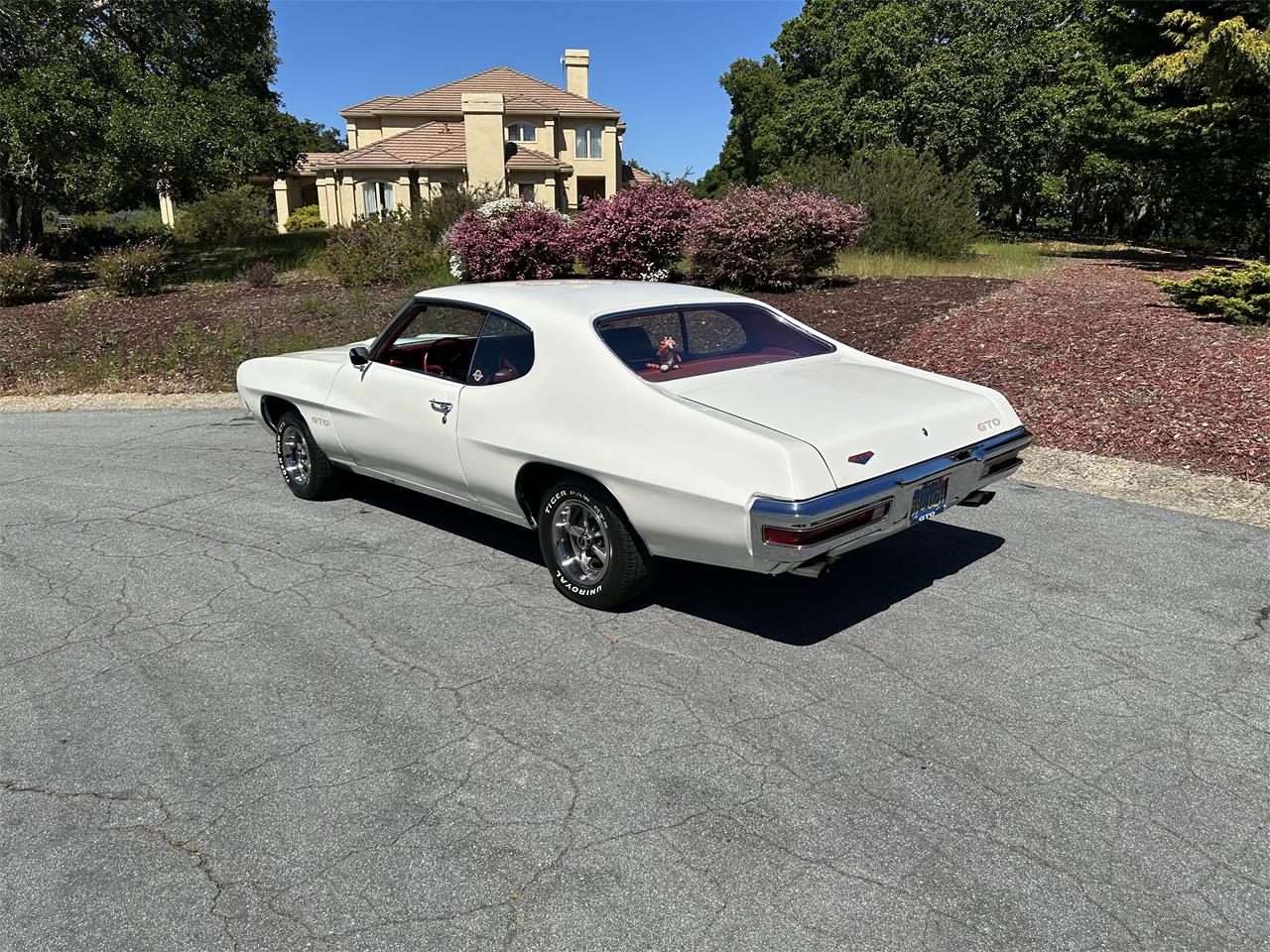 Pontiac-Gto-1970-Polar-White-Red-3
