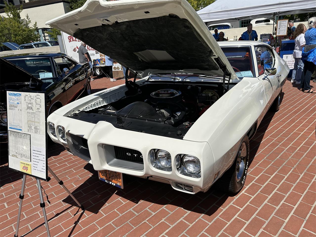 Pontiac-Gto-1970-Polar-White-Red-34