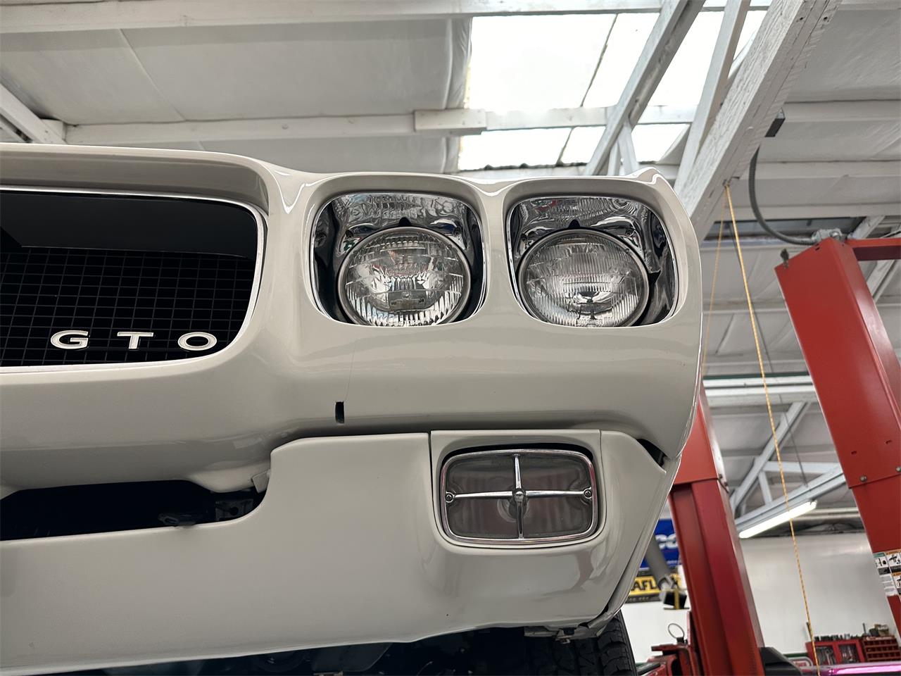 Pontiac-Gto-1970-Polar-White-Red-44