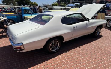Pontiac-Gto-1970-Polar-White-Red-5