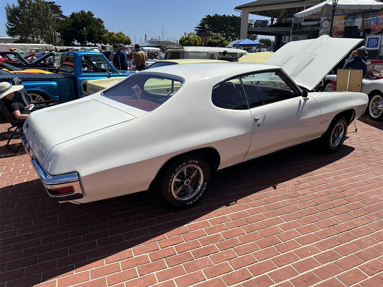 Pontiac-Gto-1970-Polar-White-Red-5