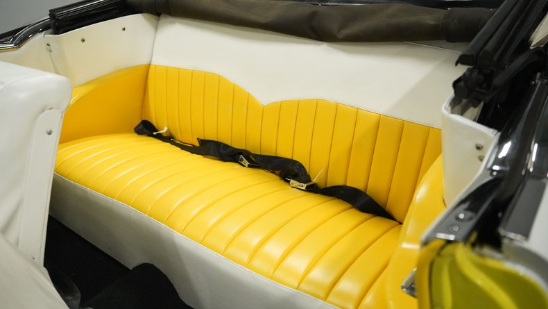 Pontiac-Laurentian-1955-Yellow-Yellow-47