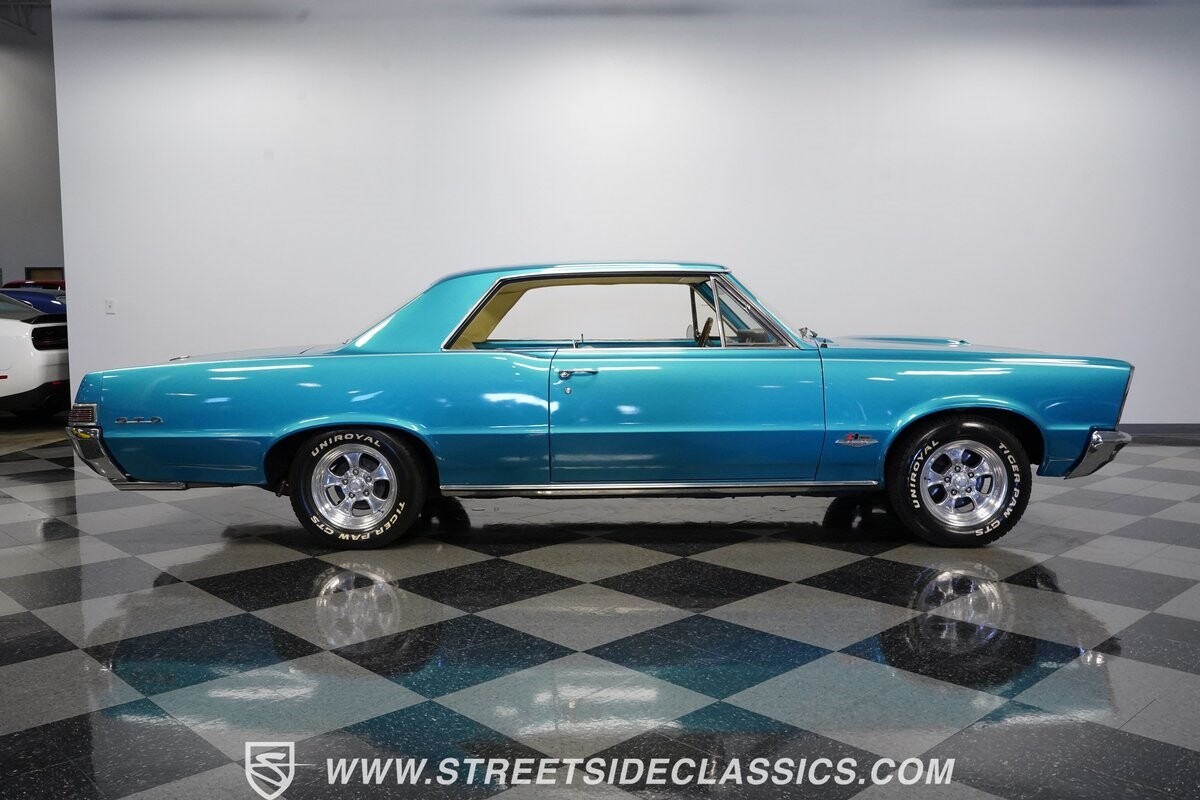 Pontiac-Le-Mans-1965-Coupe-14