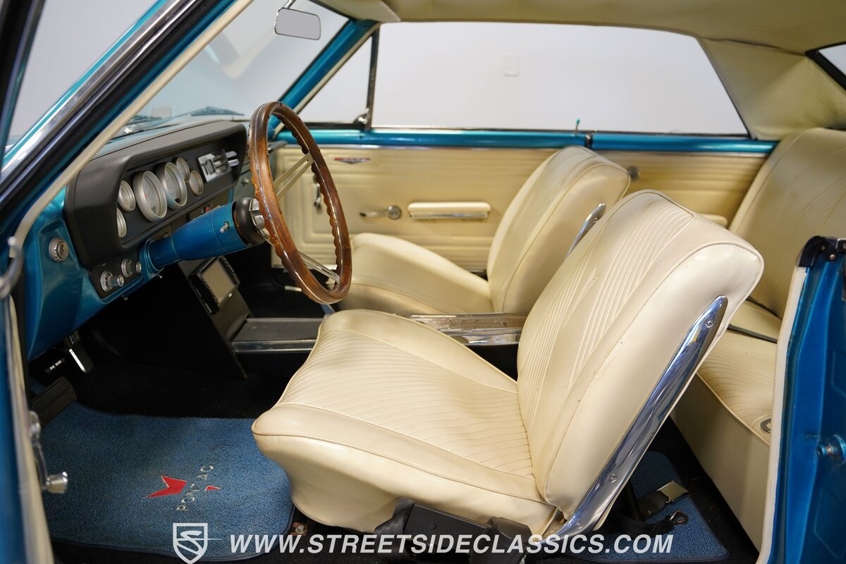 Pontiac-Le-Mans-1965-Coupe-38
