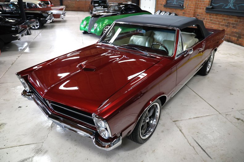 Pontiac-Lemans-1965-Deep-Cranberry-Pearl-Parchment-1