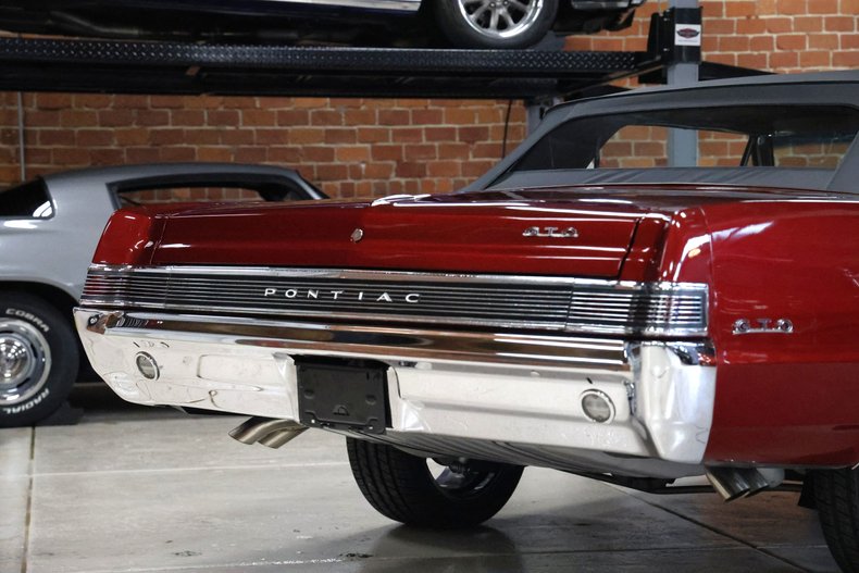 Pontiac-Lemans-1965-Deep-Cranberry-Pearl-Parchment-12