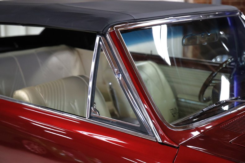 Pontiac-Lemans-1965-Deep-Cranberry-Pearl-Parchment-35