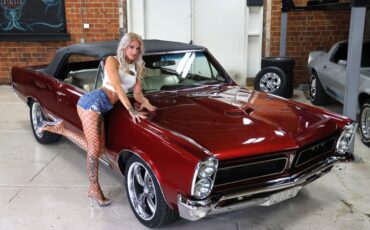 Pontiac-Lemans-1965-Deep-Cranberry-Pearl-Parchment