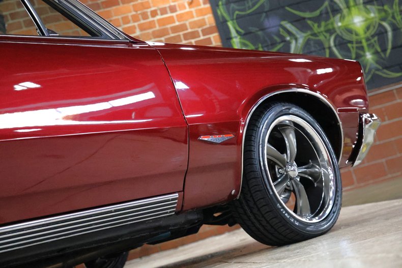 Pontiac-Lemans-1965-Deep-Cranberry-Pearl-Parchment-4