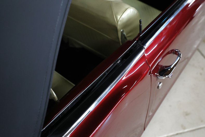 Pontiac-Lemans-1965-Deep-Cranberry-Pearl-Parchment-43