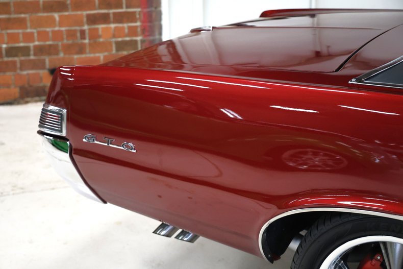 Pontiac-Lemans-1965-Deep-Cranberry-Pearl-Parchment-45