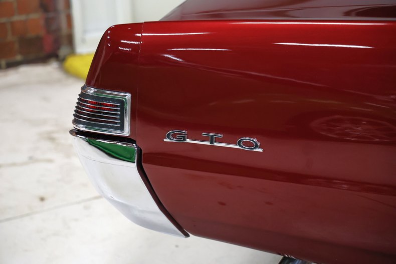Pontiac-Lemans-1965-Deep-Cranberry-Pearl-Parchment-46