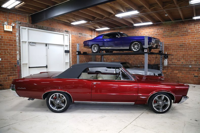 Pontiac-Lemans-1965-Deep-Cranberry-Pearl-Parchment-47