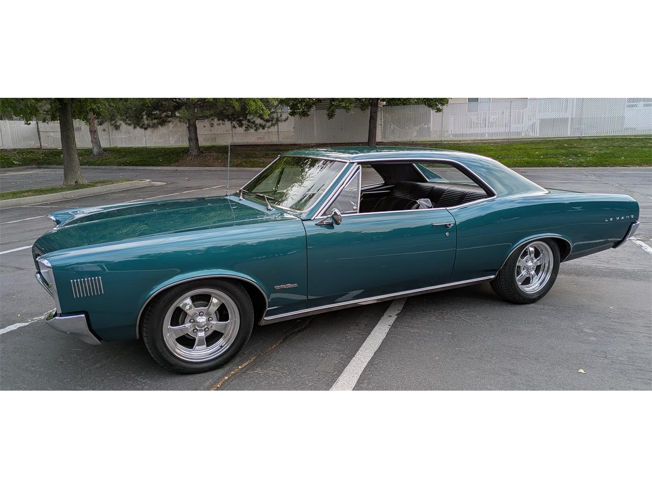 Pontiac-Lemans-1966-Turquoise-Black-3