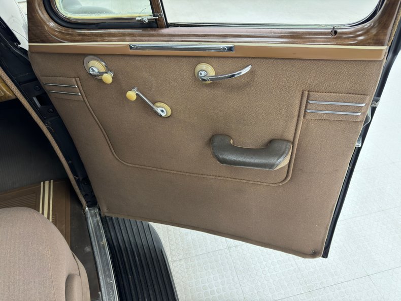 Pontiac-Other-1940-Black-Beige-35