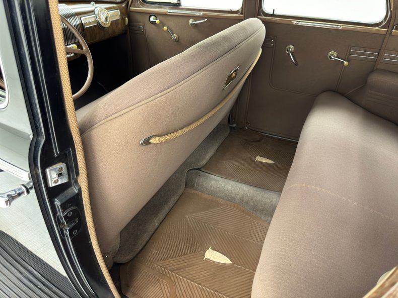 Pontiac-Other-1940-Black-Beige-40