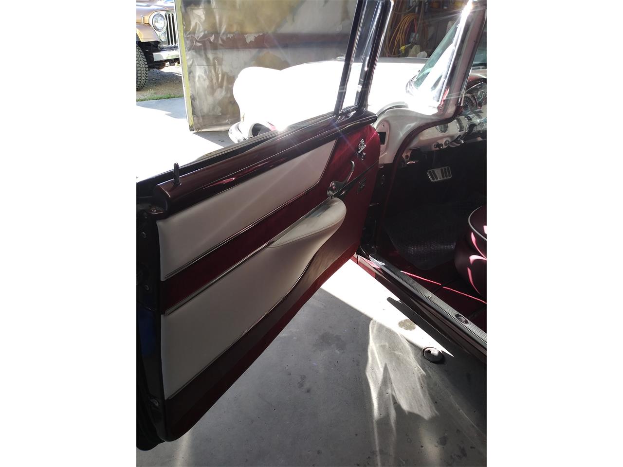 Pontiac-Safari-1956-BurgundyPearl-White-Burgundy-White-14