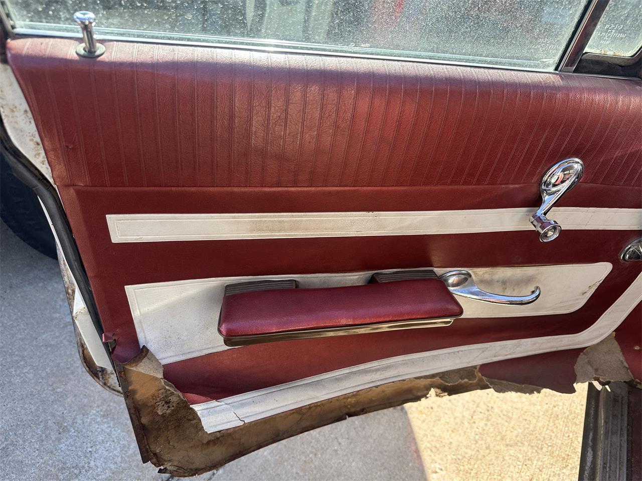 Pontiac-Safari-1960-black-red-10