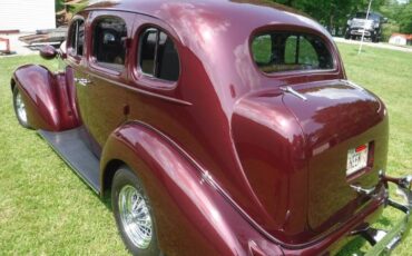 Pontiac-Sedan-1936-Garnet-Red-23