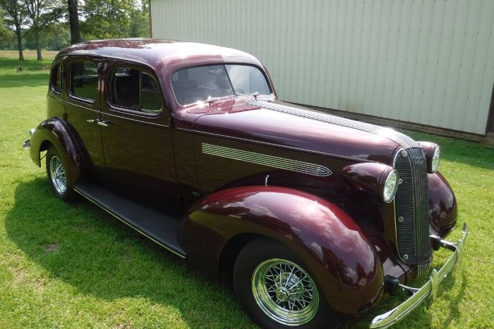 Pontiac-Sedan-1936-Garnet-Red-7