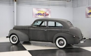 Pontiac-Sedan-1940-Black-Primer-Gray