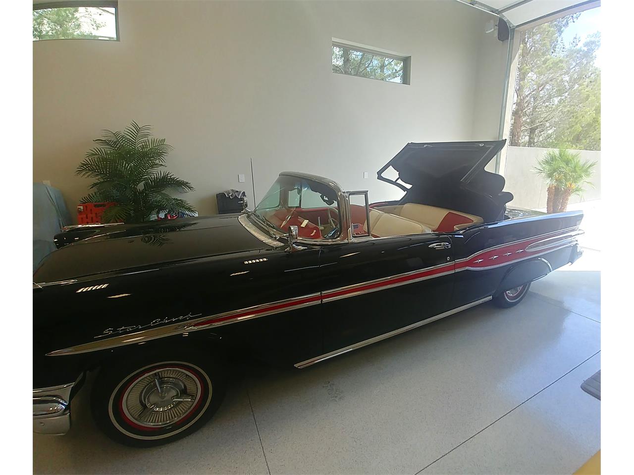 Pontiac-Star-chief-1957-BlackRed-RedWhite-1