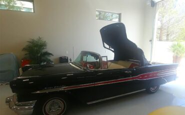 Pontiac-Star-chief-1957-BlackRed-RedWhite-2