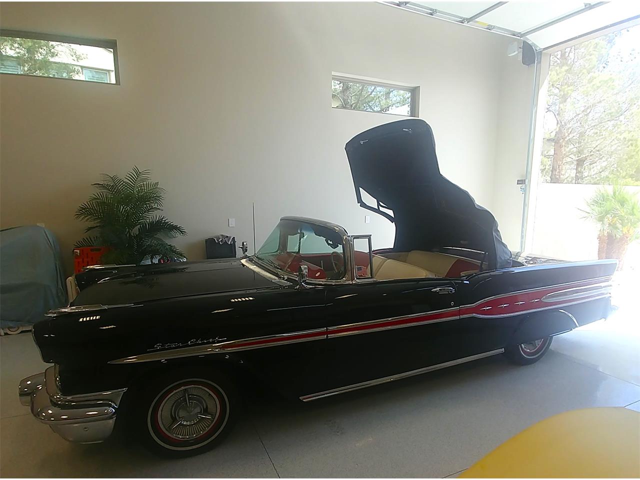 Pontiac-Star-chief-1957-BlackRed-RedWhite-2