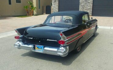 Pontiac-Star-chief-1957-BlackRed-RedWhite