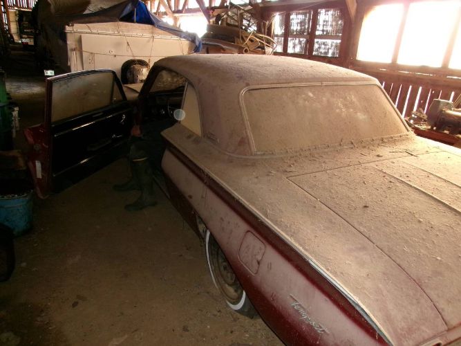 Pontiac-Tempest-1962-Maroon-Black-1